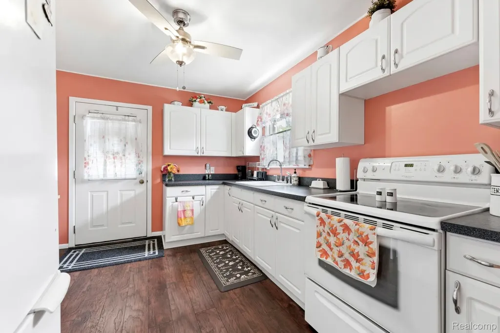2048 Arcola Street Garden City City MI 48135