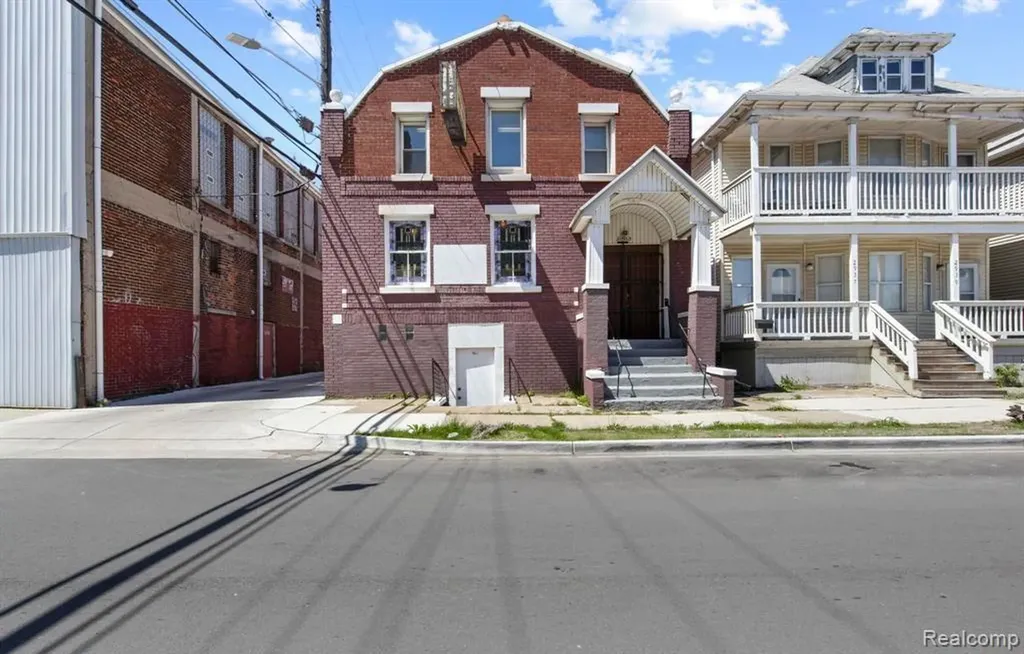2935 Yemans Street Hamtramck City MI 48212