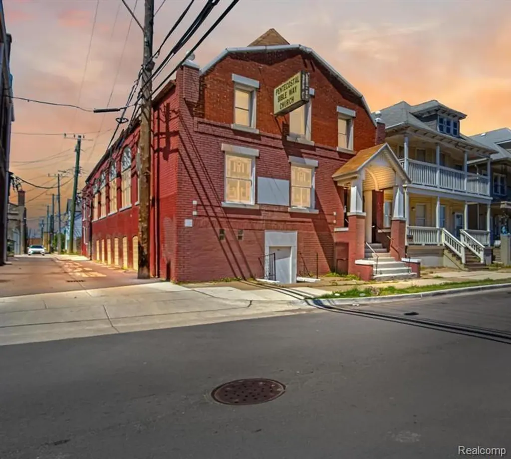 2935 Yemans Street Hamtramck City MI 48212
