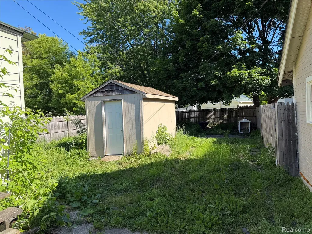 909 Pine Street Port Huron City MI 48060