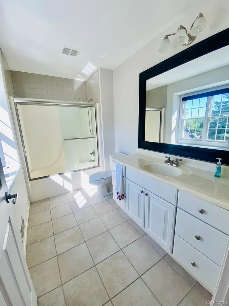 8095 Woodstone Court Grand Blanc Charter Township MI 48439