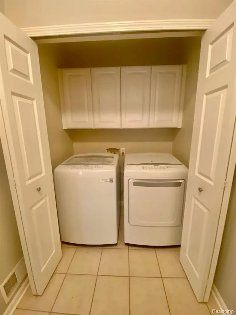 8095 Woodstone Court Grand Blanc Charter Township MI 48439