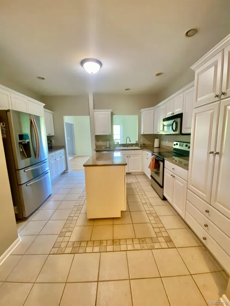 8095 Woodstone Court Grand Blanc Charter Township MI 48439