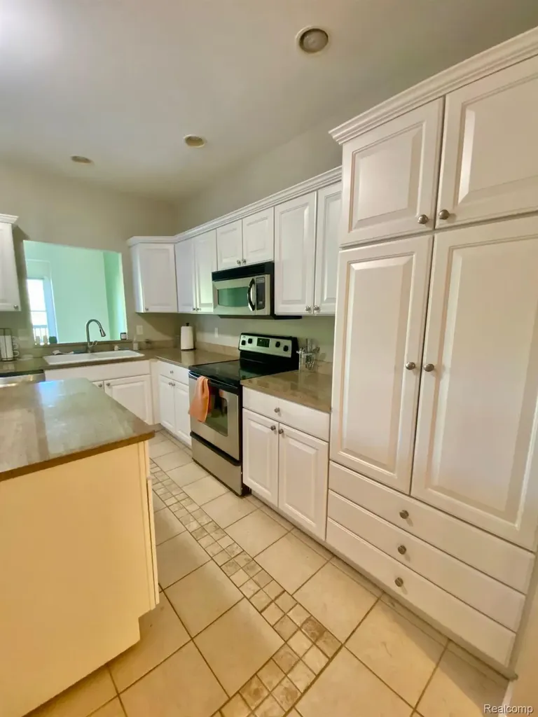 8095 Woodstone Court Grand Blanc Charter Township MI 48439