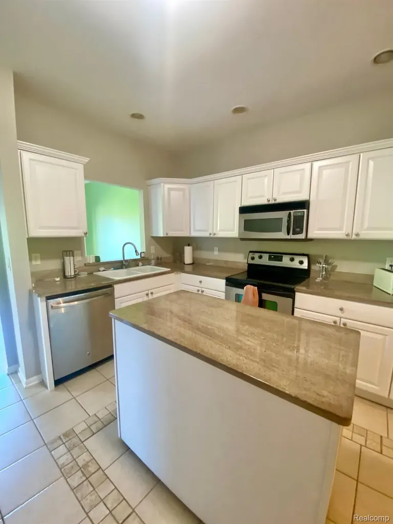 8095 Woodstone Court Grand Blanc Charter Township MI 48439