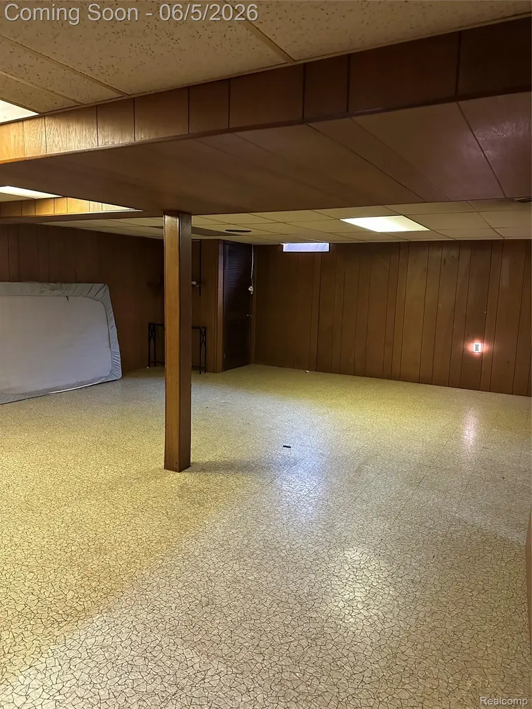 13252 Diena Drive Warren City MI 48088