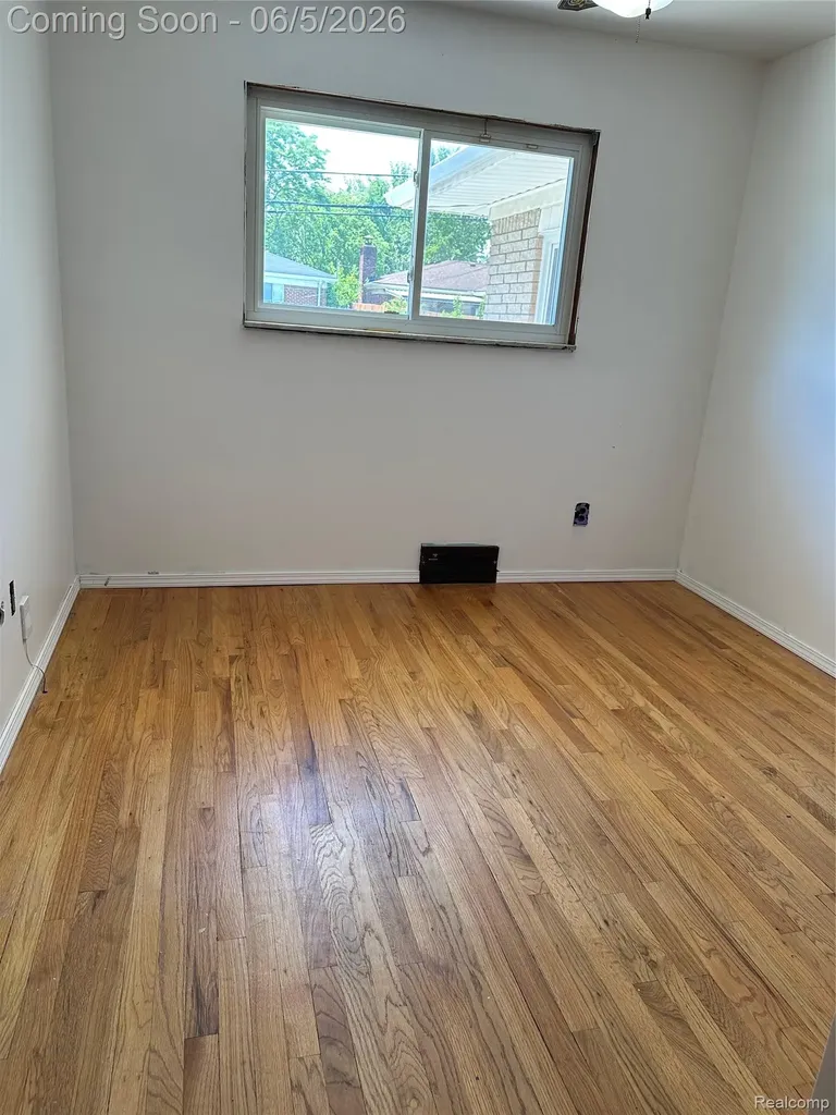 13252 Diena Drive Warren City MI 48088