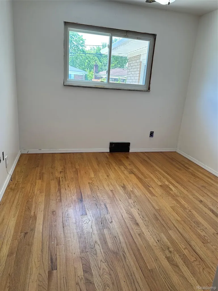 13252 Diena Drive Warren City MI 48088