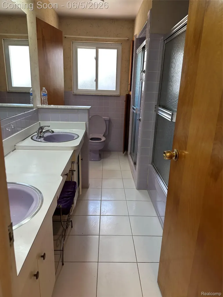 13252 Diena Drive Warren City MI 48088