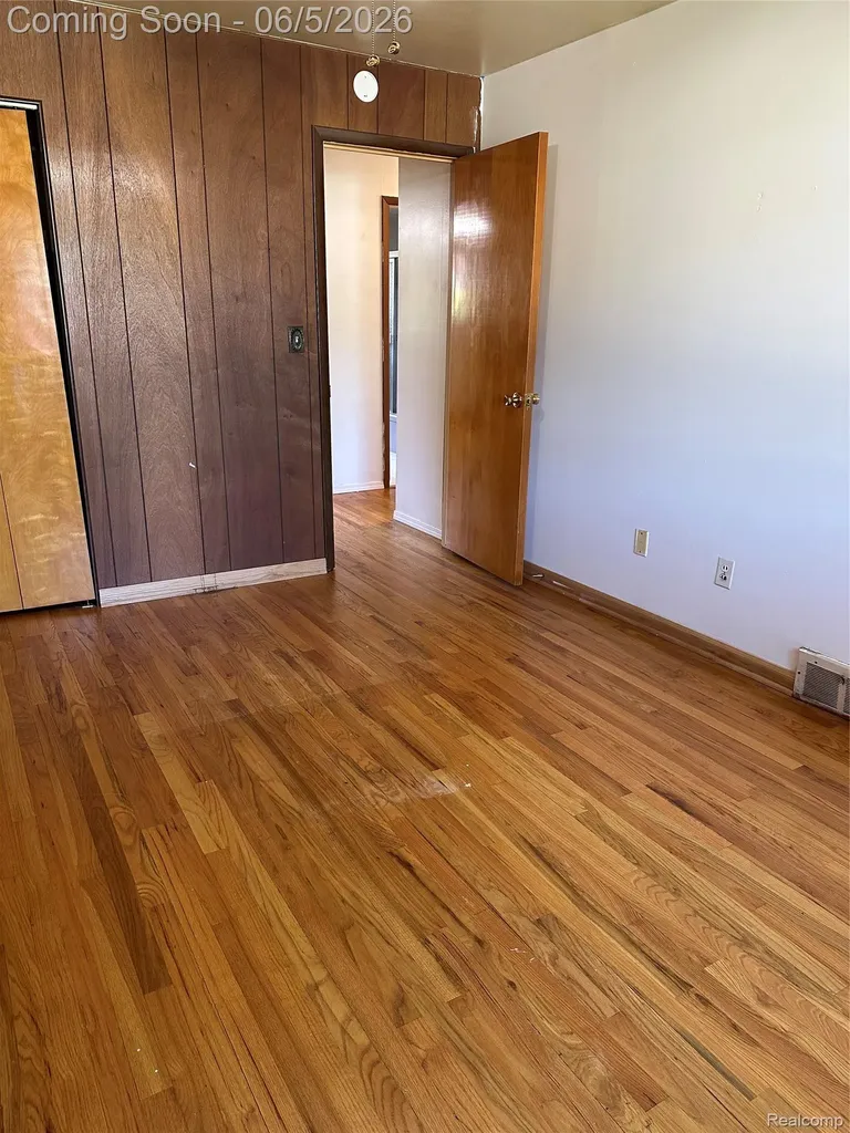 13252 Diena Drive Warren City MI 48088