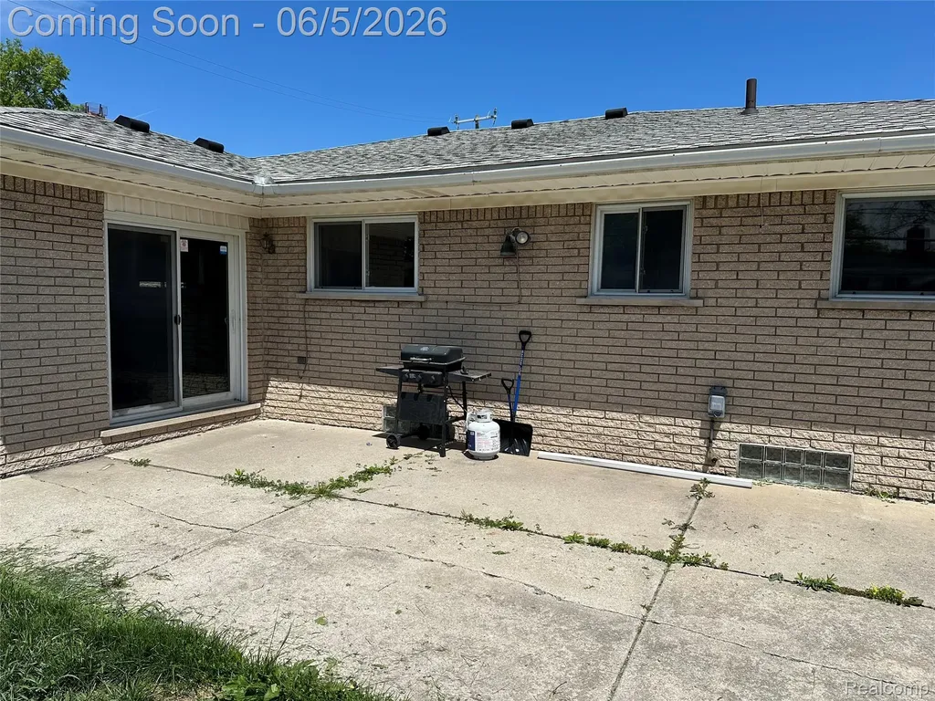 13252 Diena Drive Warren City MI 48088