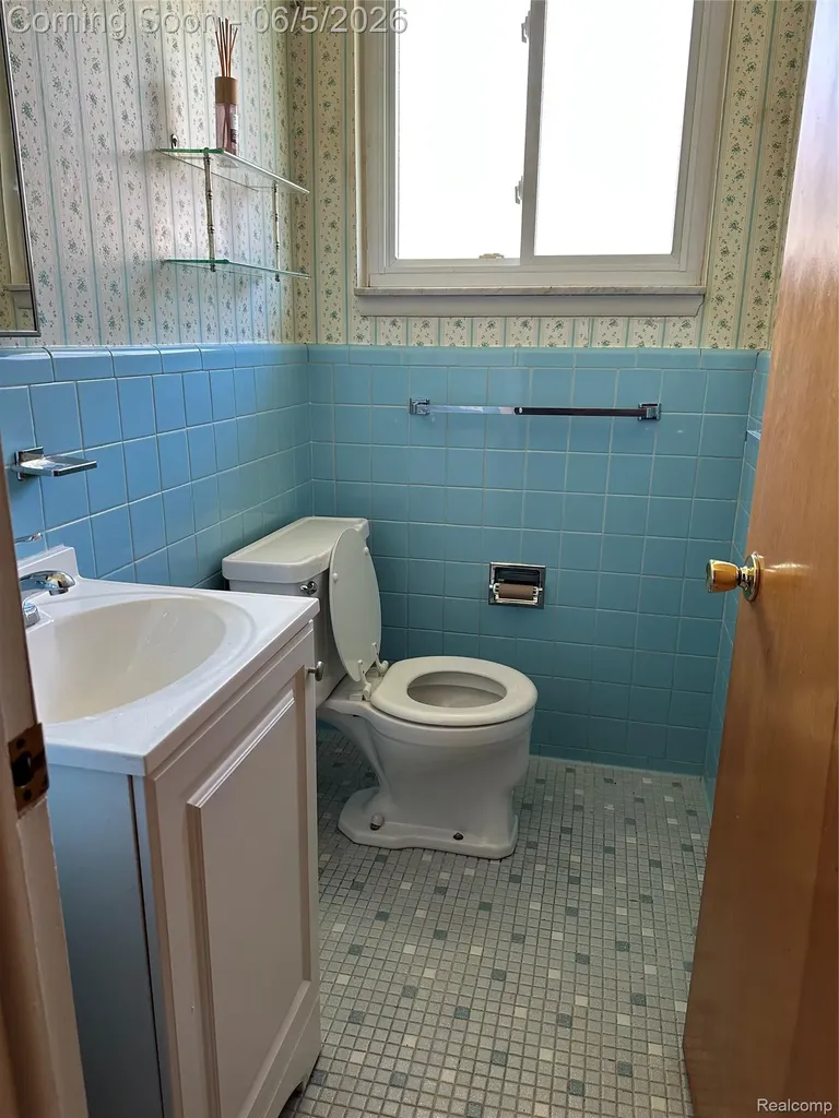 13252 Diena Drive Warren City MI 48088