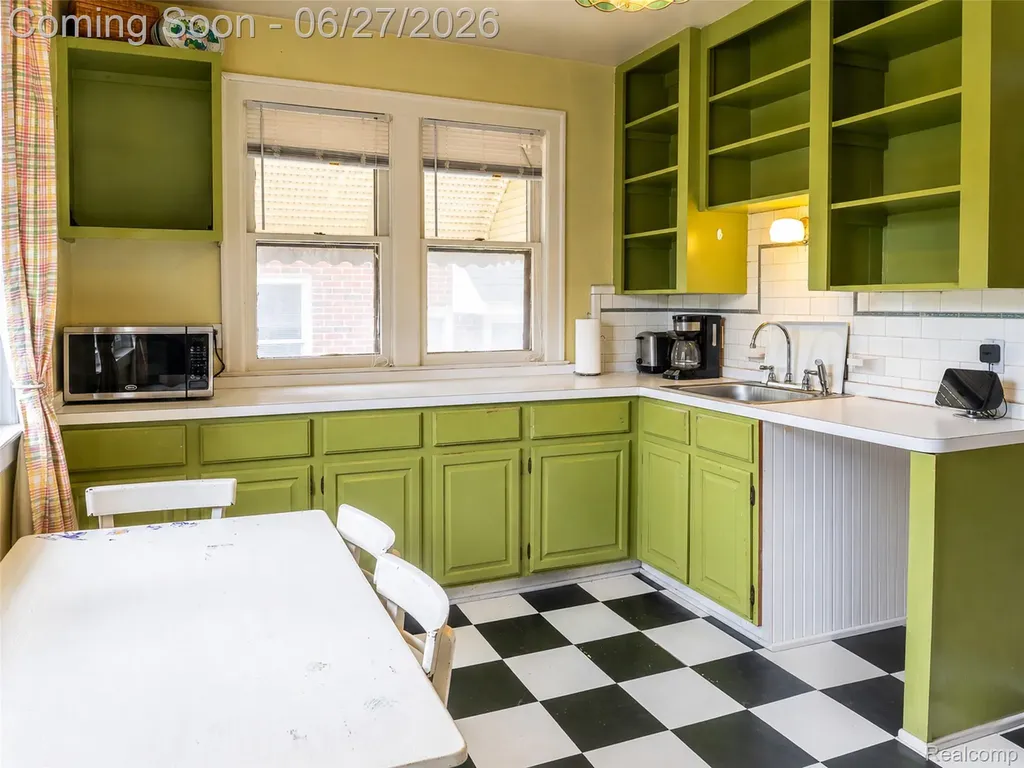 15080 Artesian Street Detroit City MI 48223