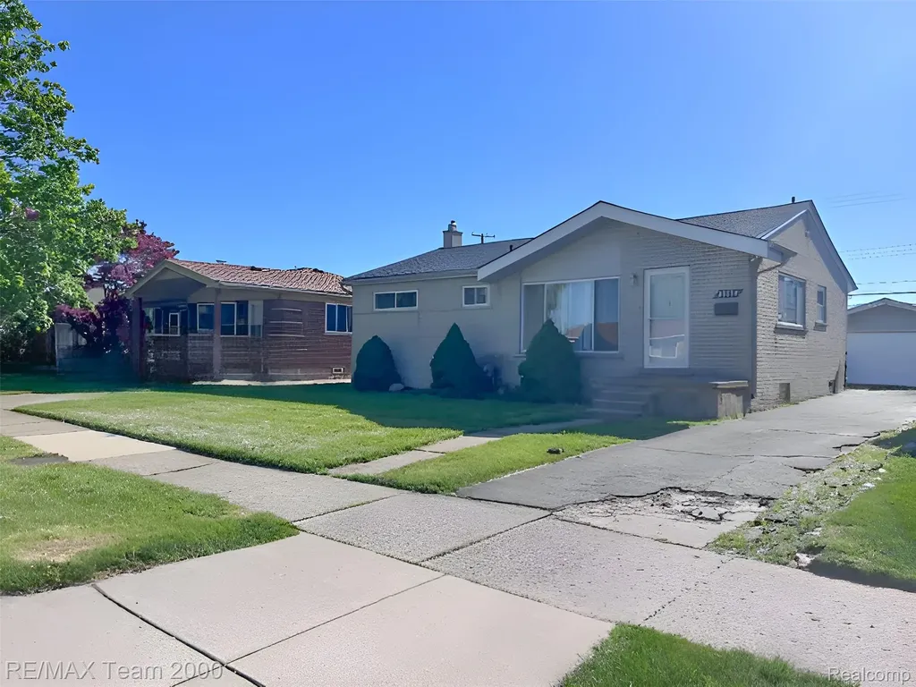 25154 Huron Street Roseville City MI 48066