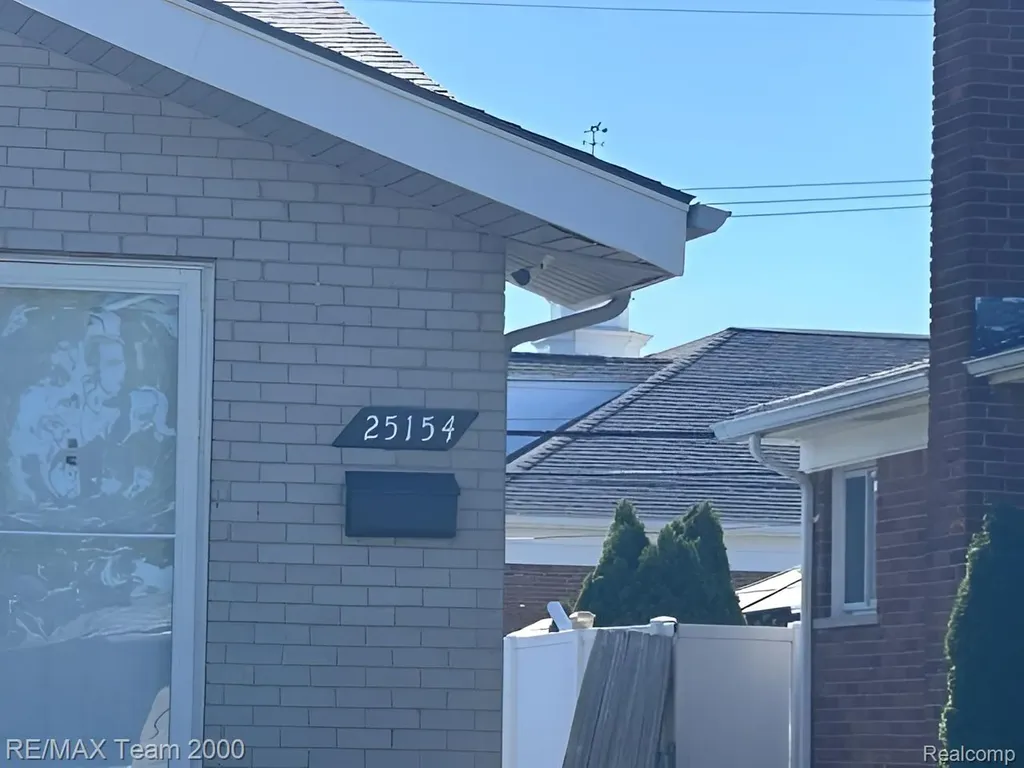 25154 Huron Street Roseville City MI 48066