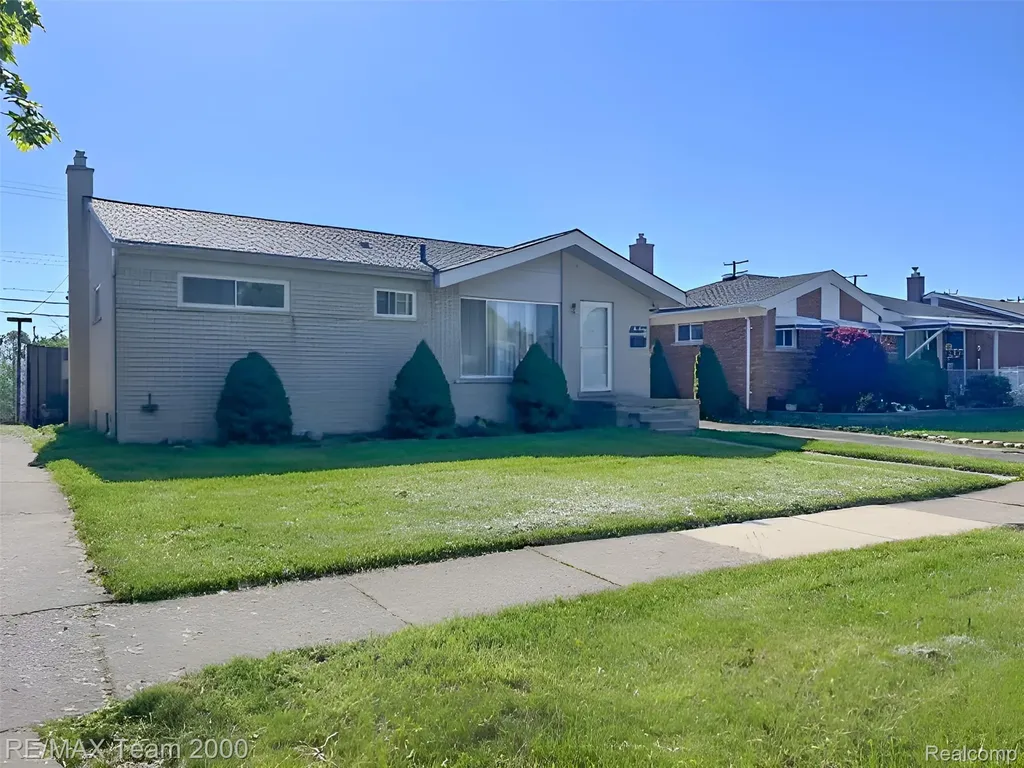 25154 Huron Street Roseville City MI 48066