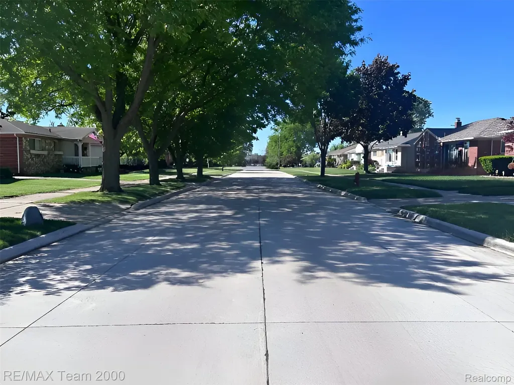 25154 Huron Street Roseville City MI 48066