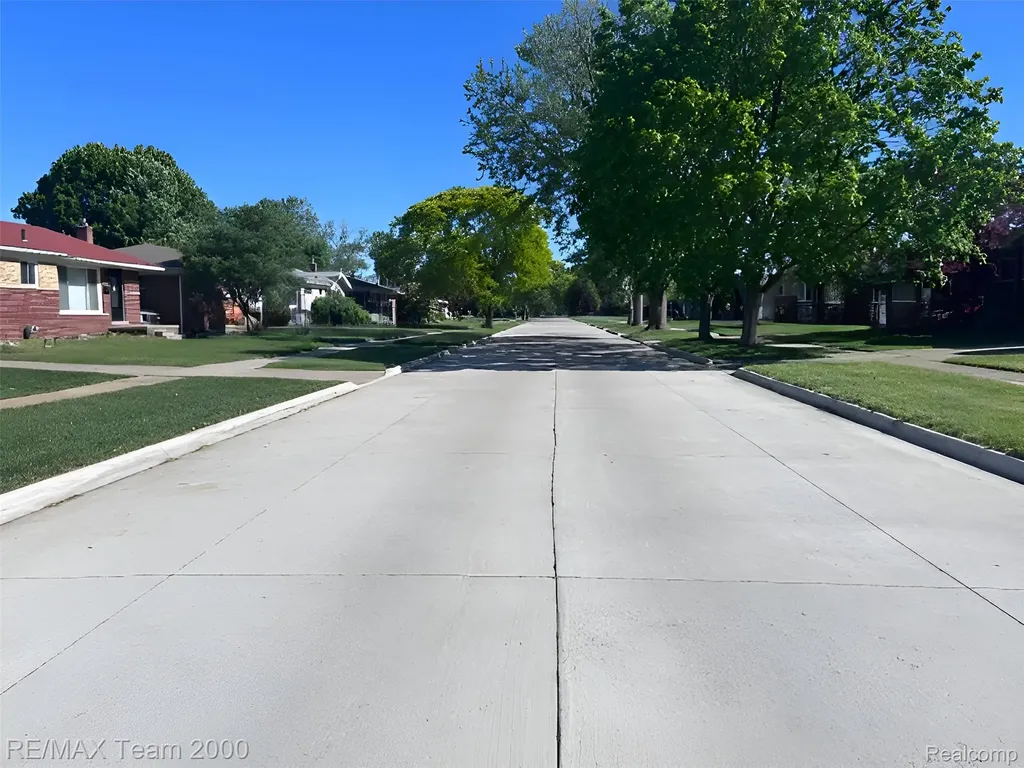 25154 Huron Street Roseville City MI 48066