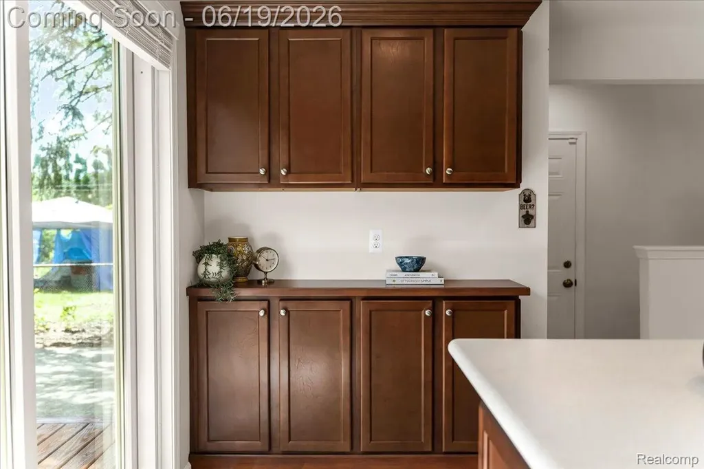 28332 Loretta Avenue Warren City MI 48092