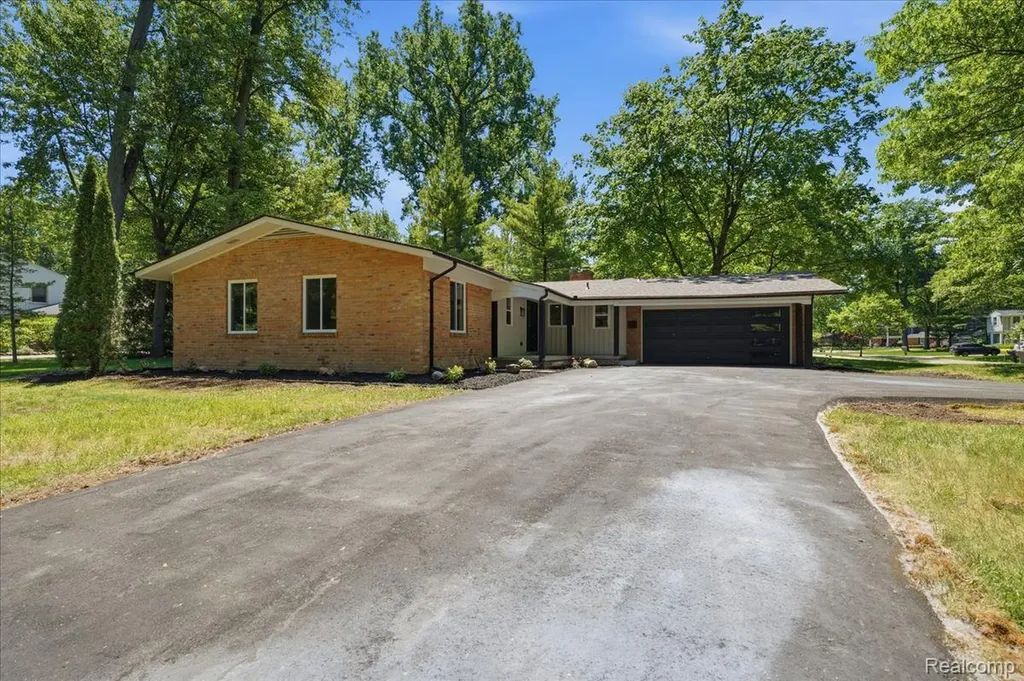 3096 Myddleton Drive Troy City MI 48084