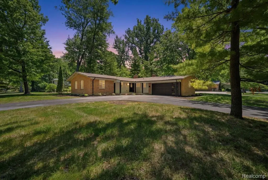 3096 Myddleton Drive Troy City MI 48084