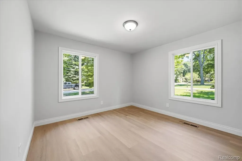 3096 Myddleton Drive Troy City MI 48084