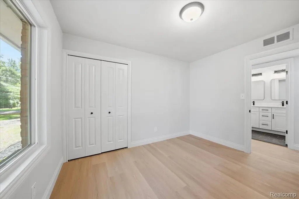 3096 Myddleton Drive Troy City MI 48084