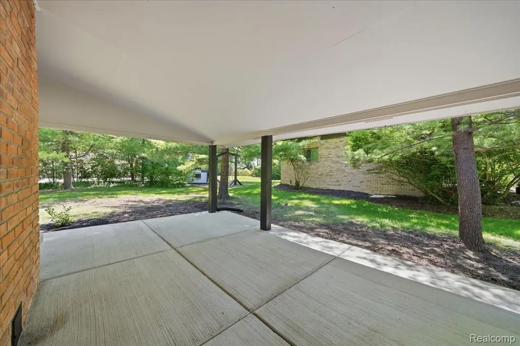 3096 Myddleton Drive Troy City MI 48084