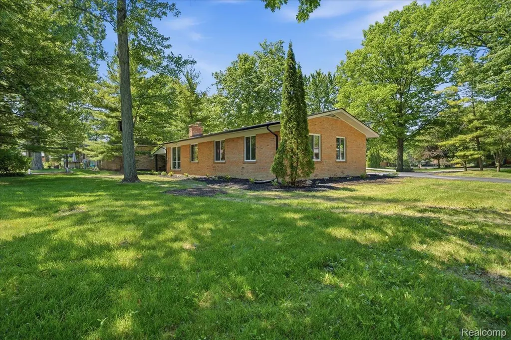 3096 Myddleton Drive Troy City MI 48084