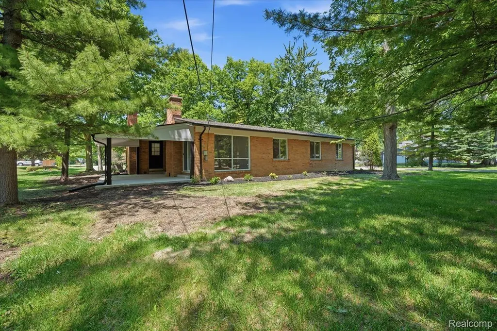 3096 Myddleton Drive Troy City MI 48084