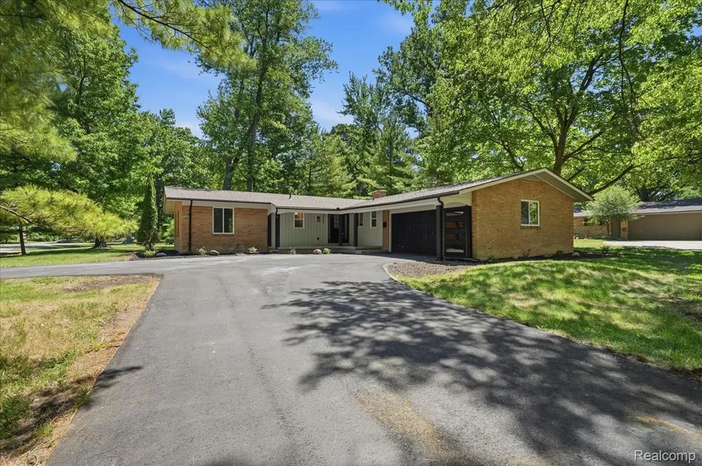 3096 Myddleton Drive Troy City MI 48084