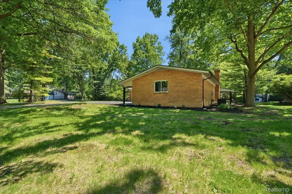 3096 Myddleton Drive Troy City MI 48084