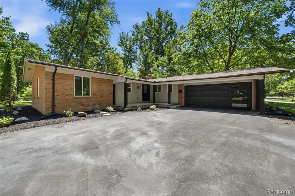 3096 Myddleton Drive Troy City MI 48084