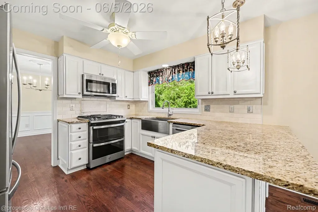 18454 Queensbury Drive Livonia City MI 48152