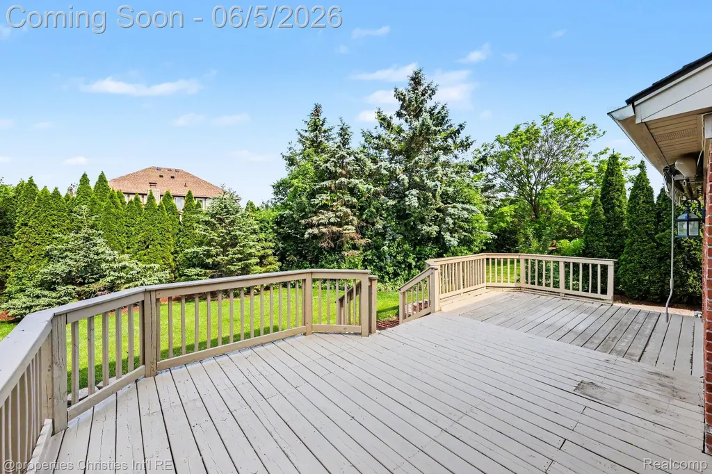 18454 Queensbury Drive Livonia City MI 48152