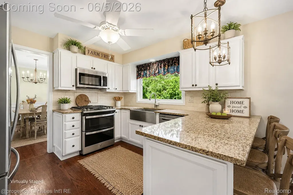 18454 Queensbury Drive Livonia City MI 48152