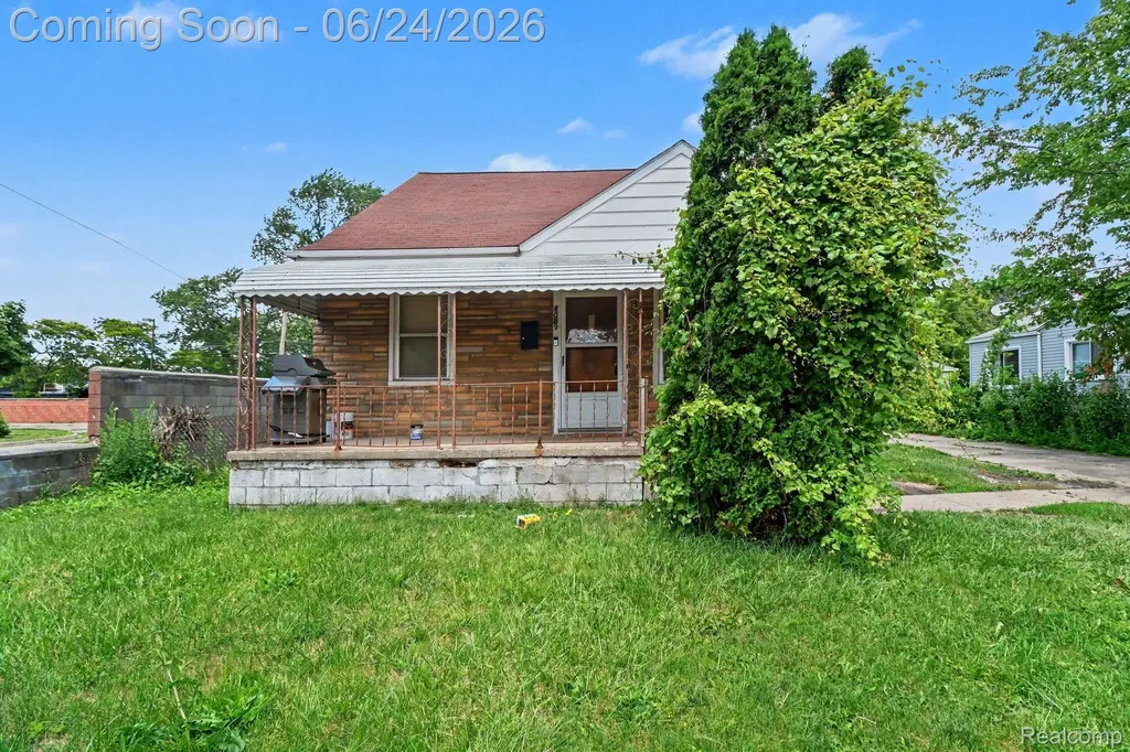 8059 Ford Avenue Warren City MI 48089