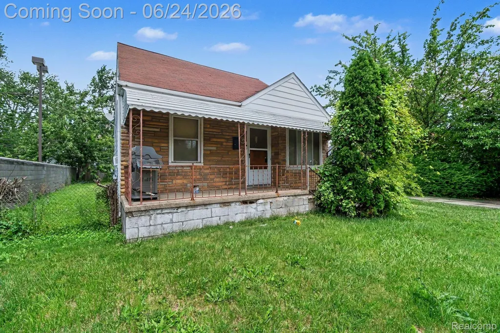 8059 Ford Avenue Warren City MI 48089
