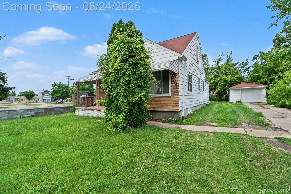 8059 Ford Avenue Warren City MI 48089