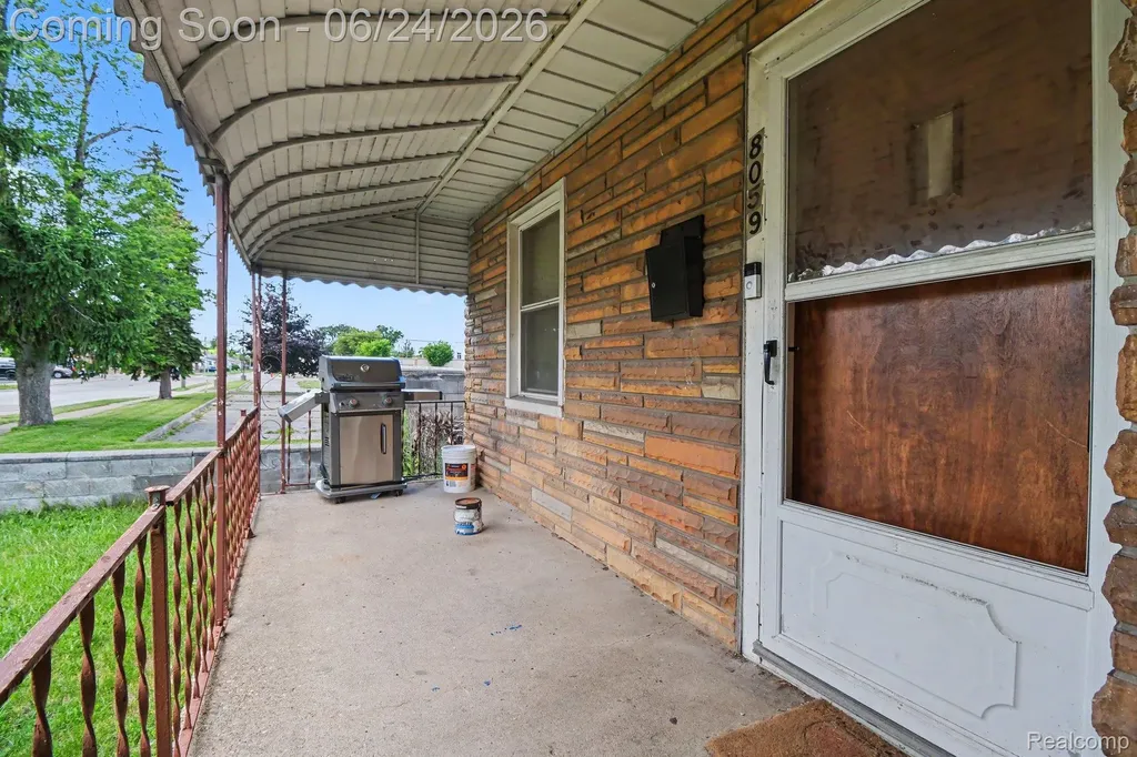 8059 Ford Avenue Warren City MI 48089