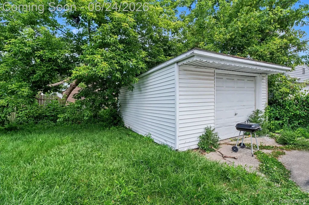 8059 Ford Avenue Warren City MI 48089