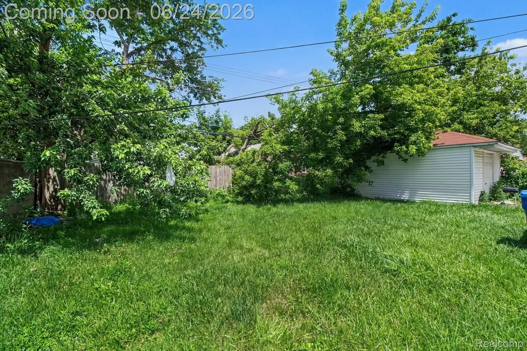 8059 Ford Avenue Warren City MI 48089