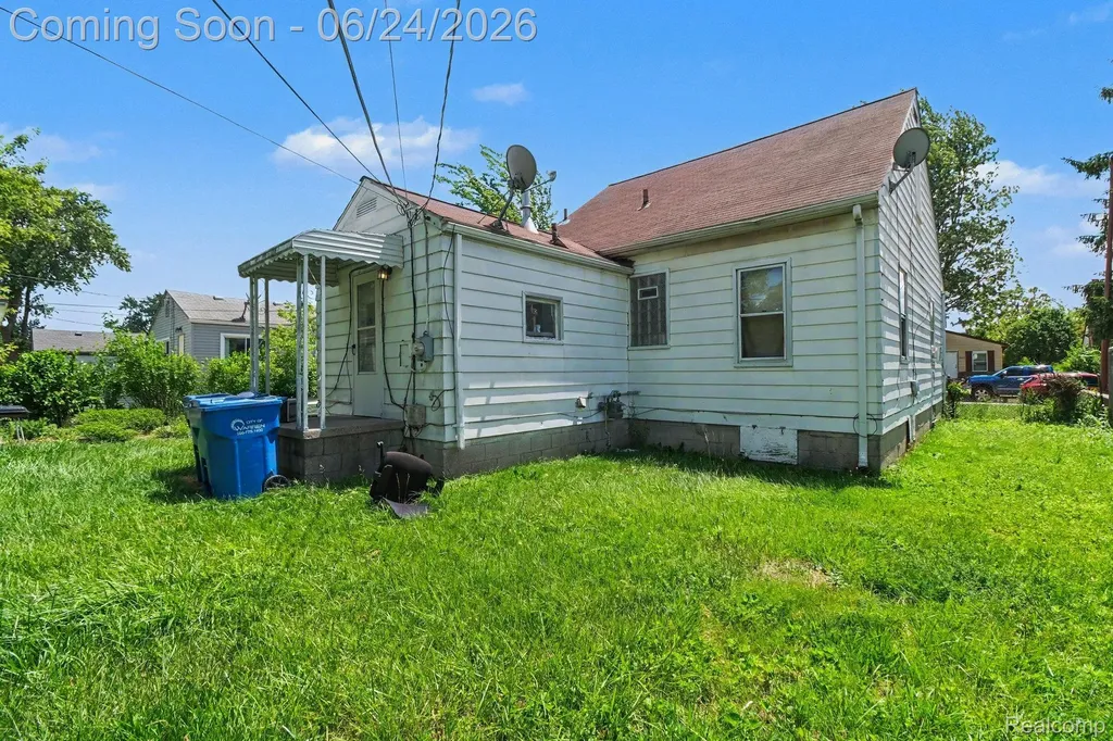 8059 Ford Avenue Warren City MI 48089