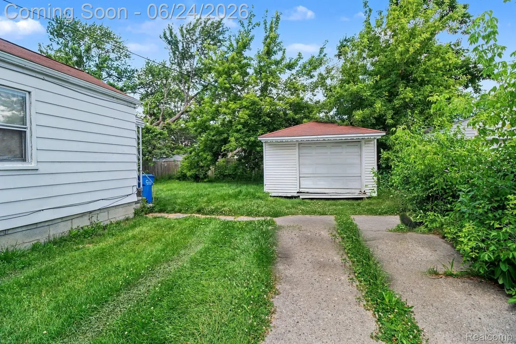 8059 Ford Avenue Warren City MI 48089