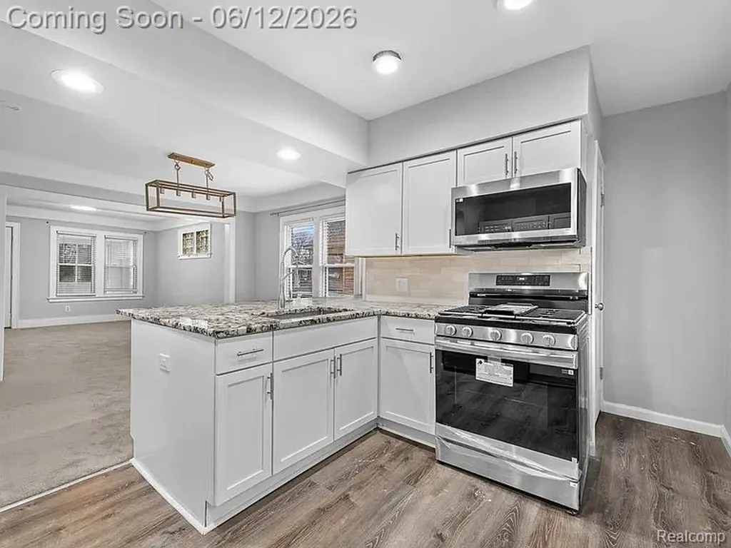 419 W 12 Mile Road Royal Oak City MI 48073