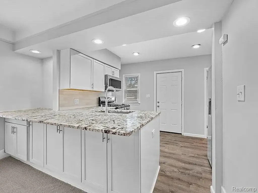 419 W 12 Mile Road Royal Oak City MI 48073