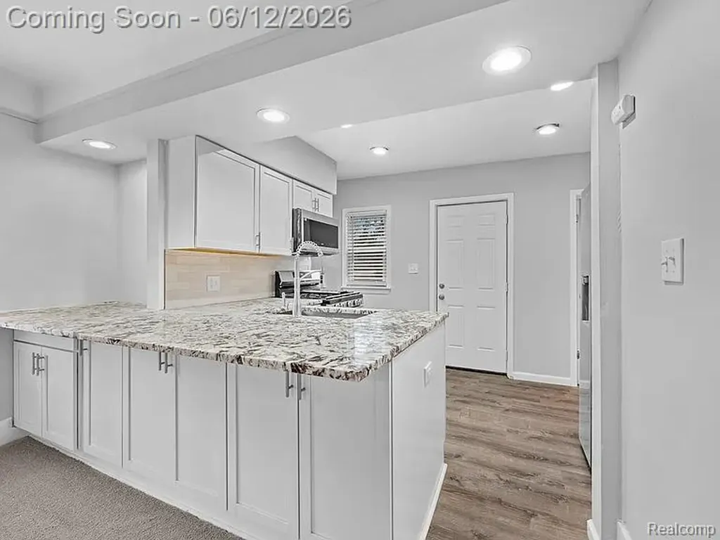 419 W 12 Mile Road Royal Oak City MI 48073