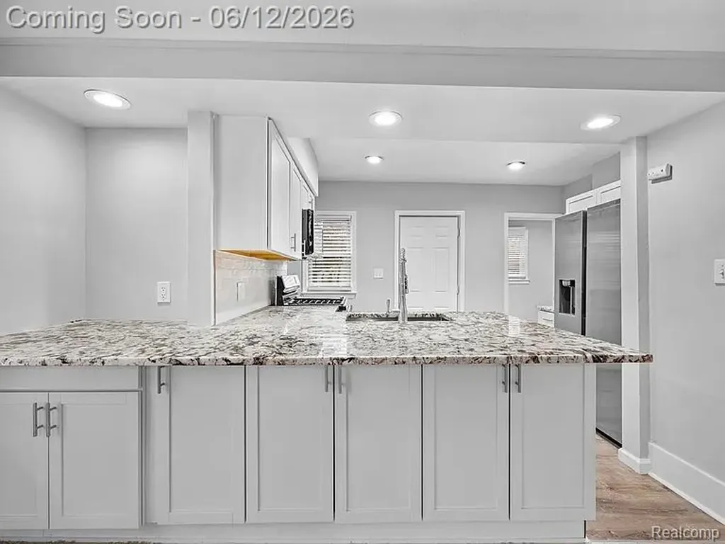 419 W 12 Mile Road Royal Oak City MI 48073