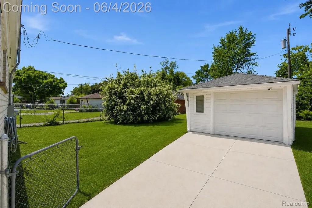 9615 Wormer Redford Charter Township MI 48239