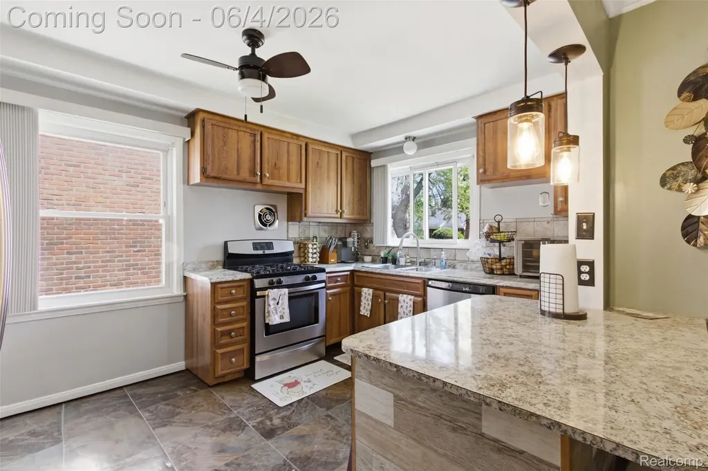 9615 Wormer Redford Charter Township MI 48239